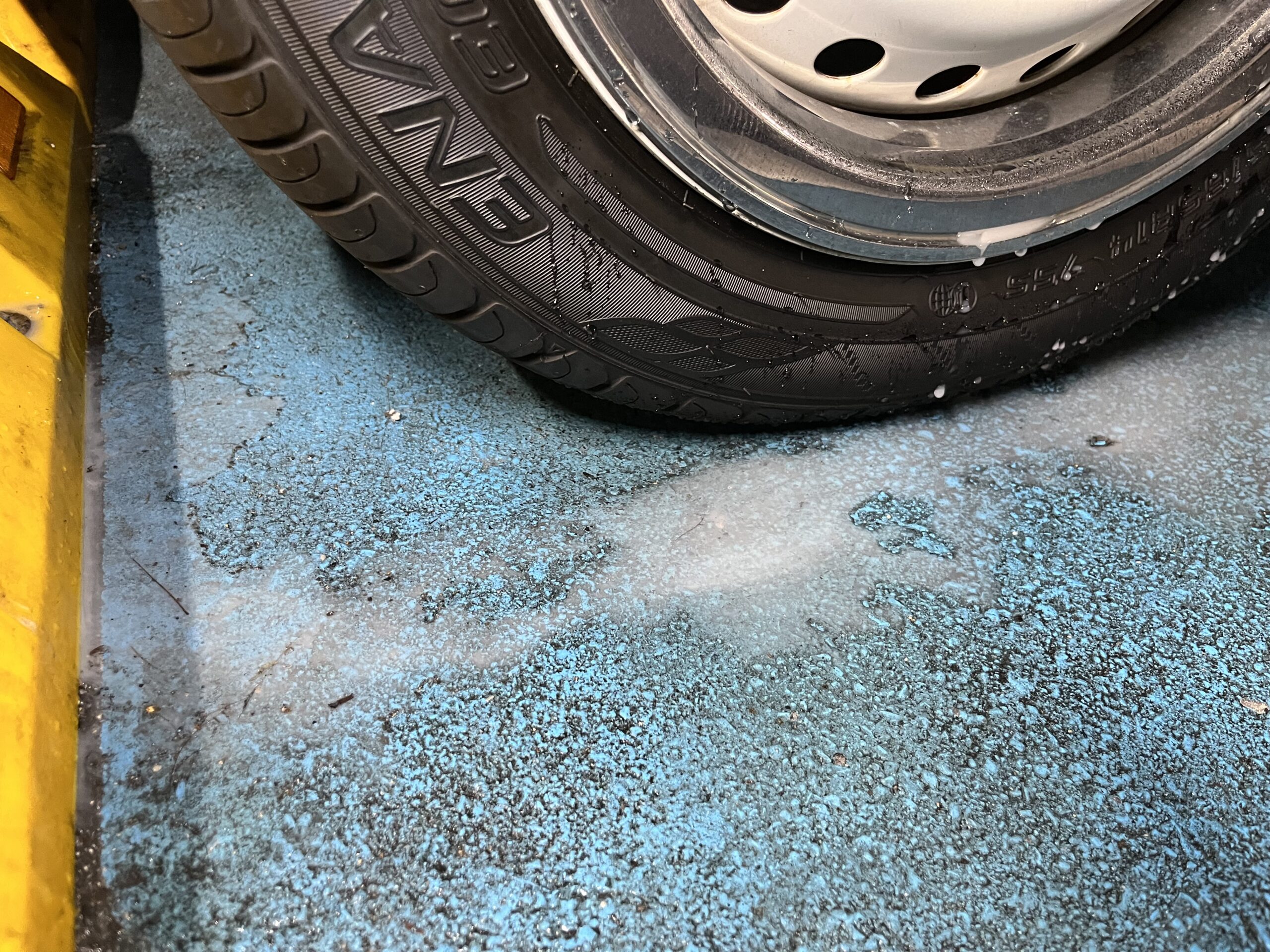 洗車豆知識〜洗車すると出る白い水の正体〜 | クイックウォッシュ